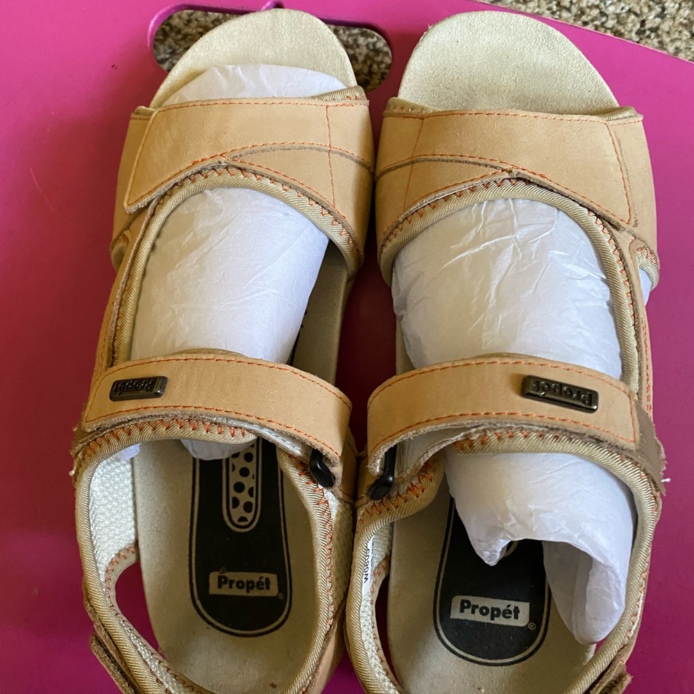 Propet-Tan-Sz 8 1/2M-Podiatrist Recommended-LIKE NEW - Picture 10 of 16